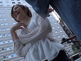 高収入を謳ってGETしたむっちり桃尻タイトスカート妻12人生中出しSP！！　サンプル画像03